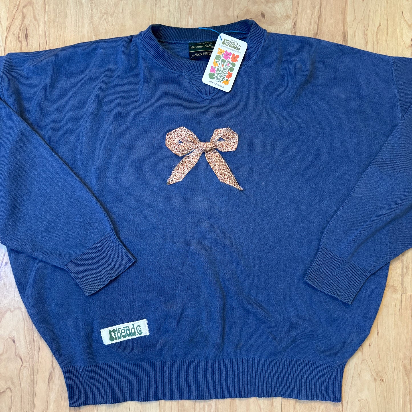 bow sweater (unisex small)