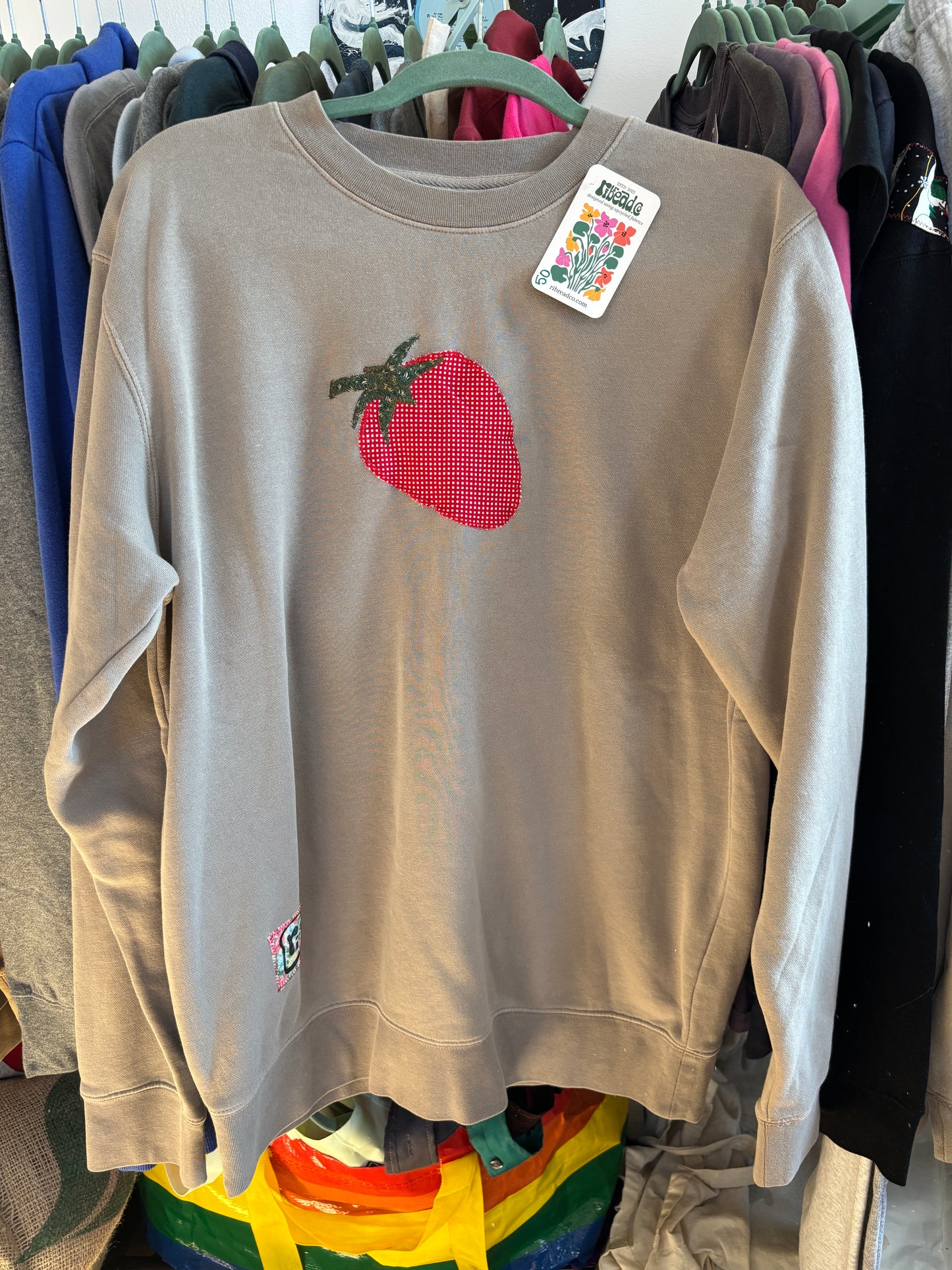 strawberry crew (unisex m)