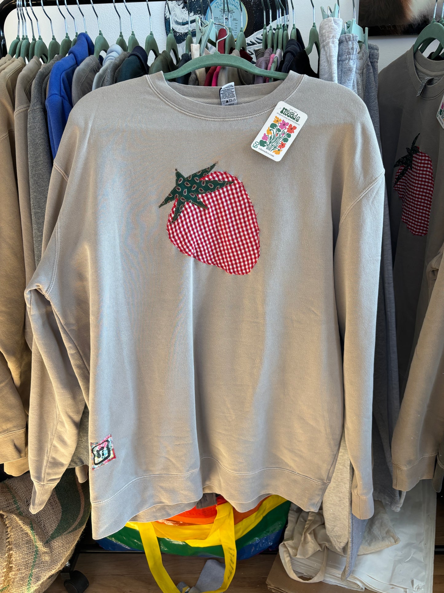 strawberry crew (unisex xl)