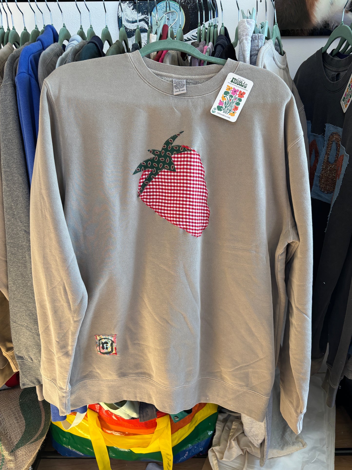 strawberry crew (unisex l)