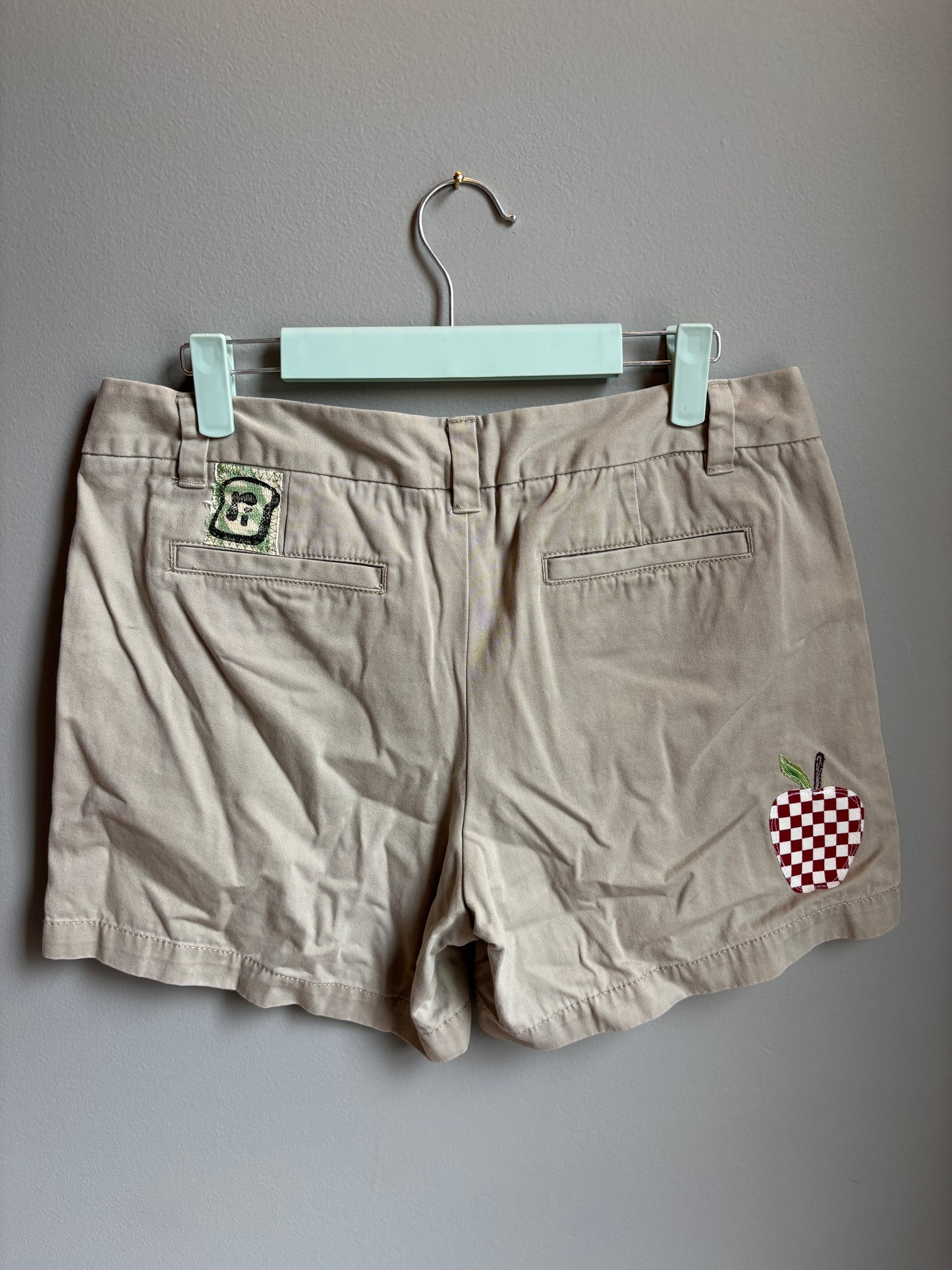 apple a day shorts (womens 8)
