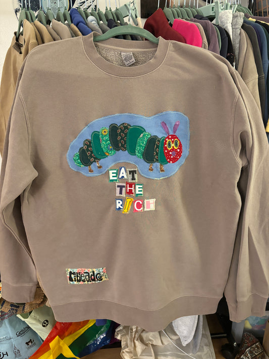 hungry caterpillar says eat the rich (unisex l)